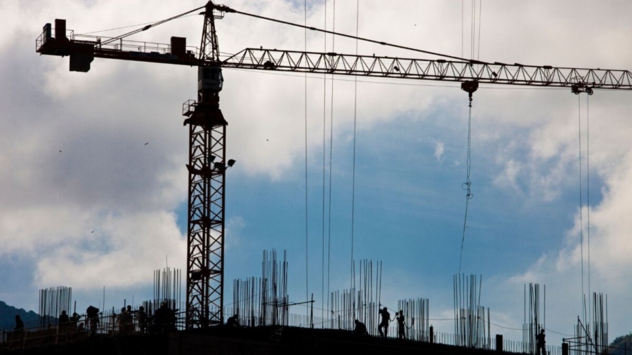 construcao-civil-vive-cenario-misto:-emprego-brilha,-mas-juros-altos-e-custos-de-materiais-acendem-alerta